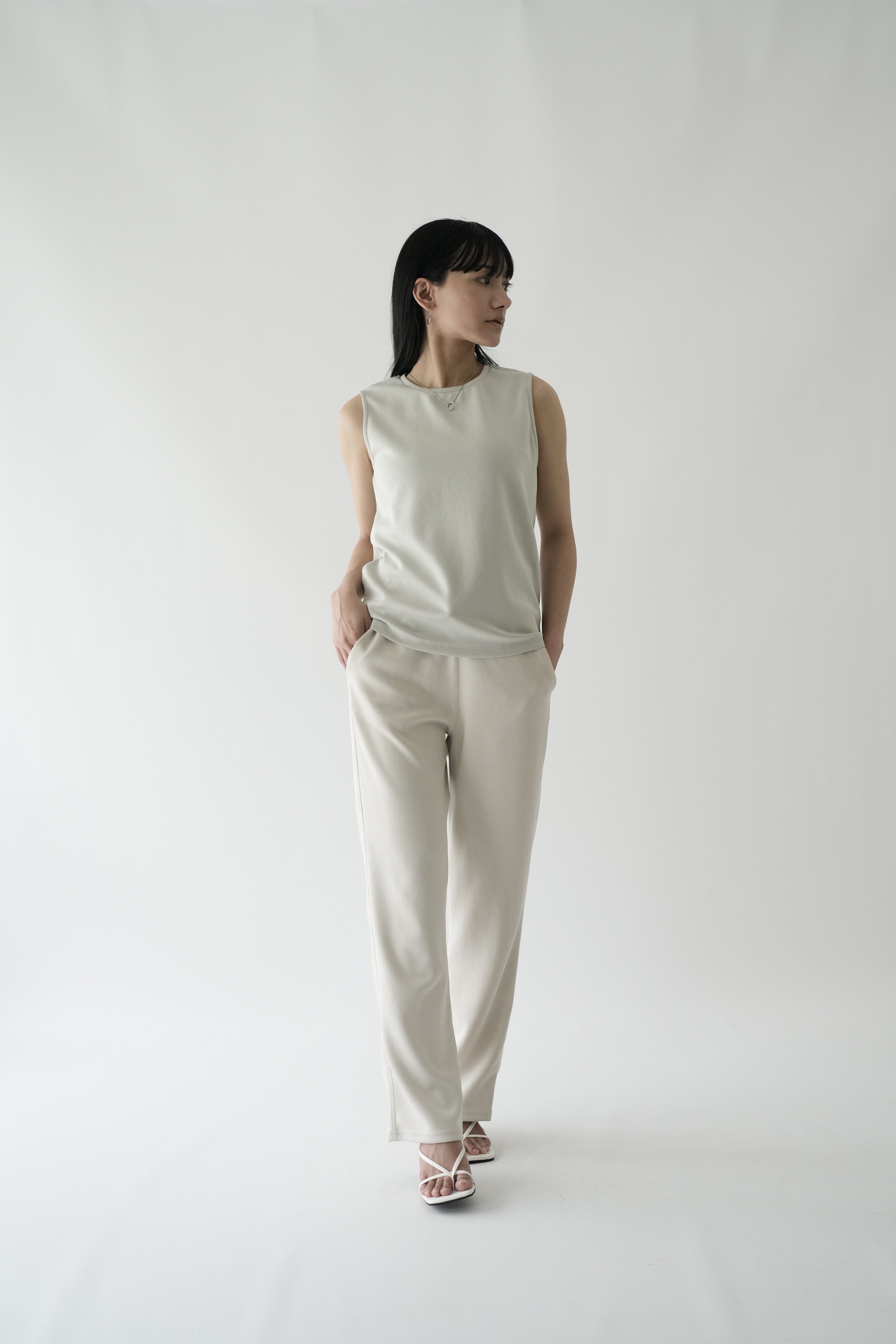 ZEN SEAMLESS スタンダードストレートパンツ