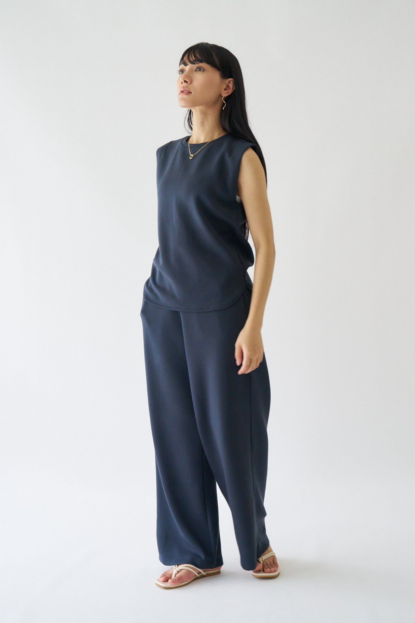 ZEN SEAMLESS タックノースリーブシャツ