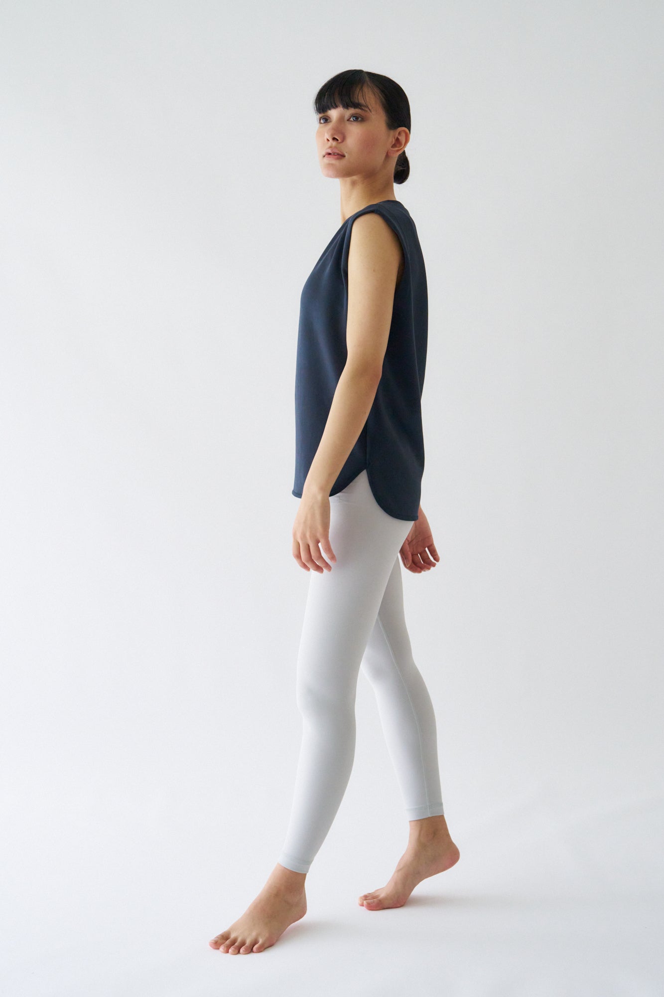 ZEN SEAMLESS タックノースリーブシャツ
