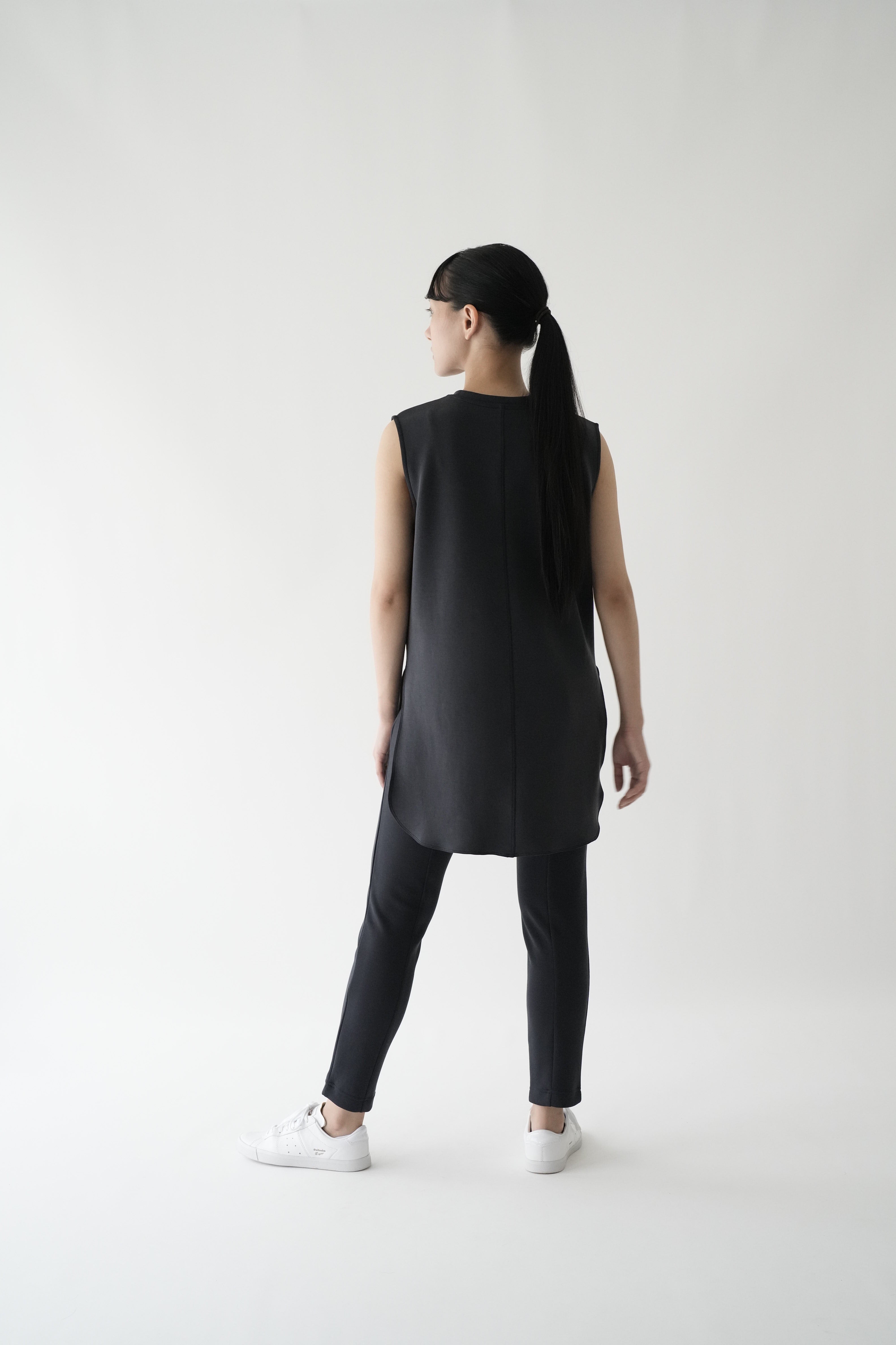 ZEN SEAMLESS カーブカットロングノースリーブシャツ
