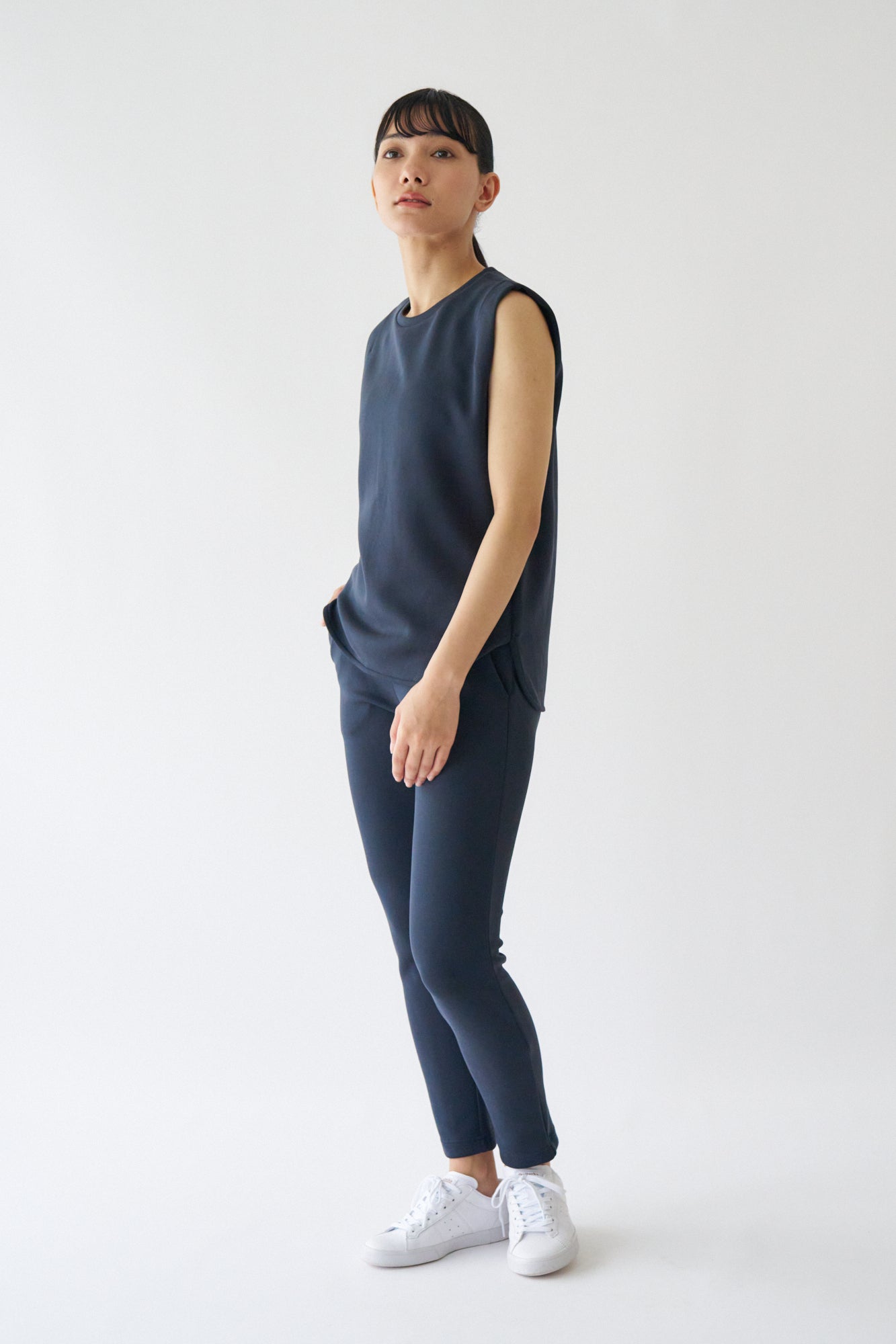 ZEN SEAMLESS タックノースリーブシャツ
