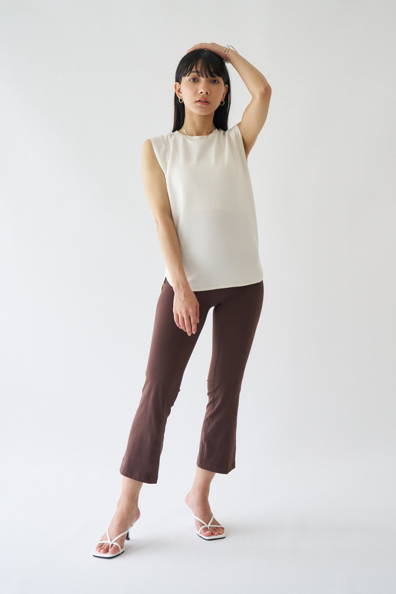 ZEN SEAMLESS タックノースリーブシャツ