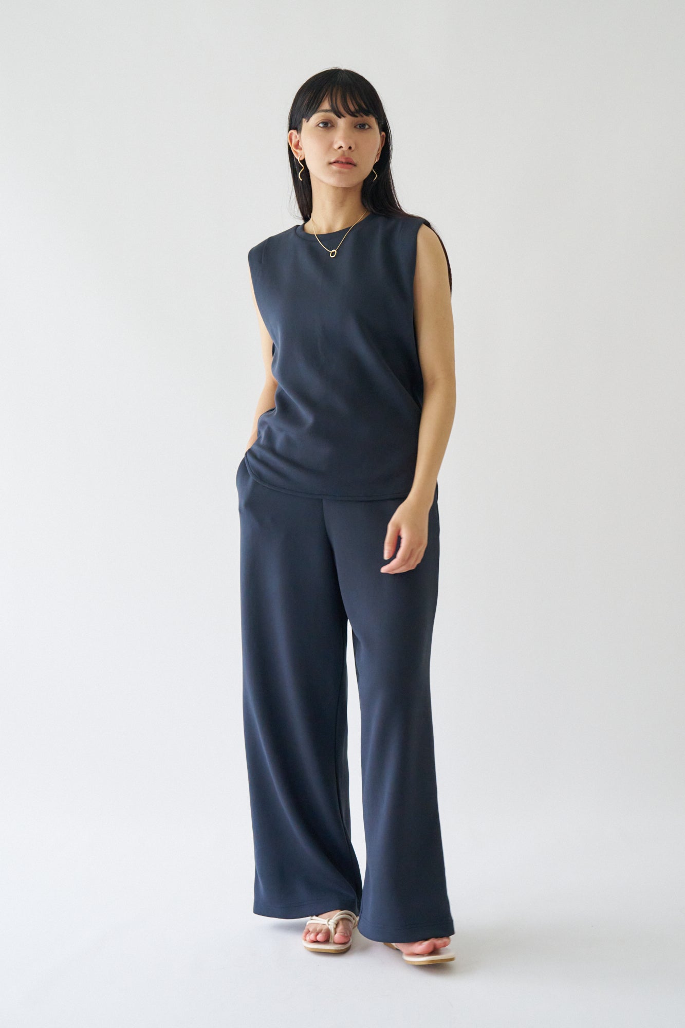 ZEN SEAMLESS タックノースリーブシャツ