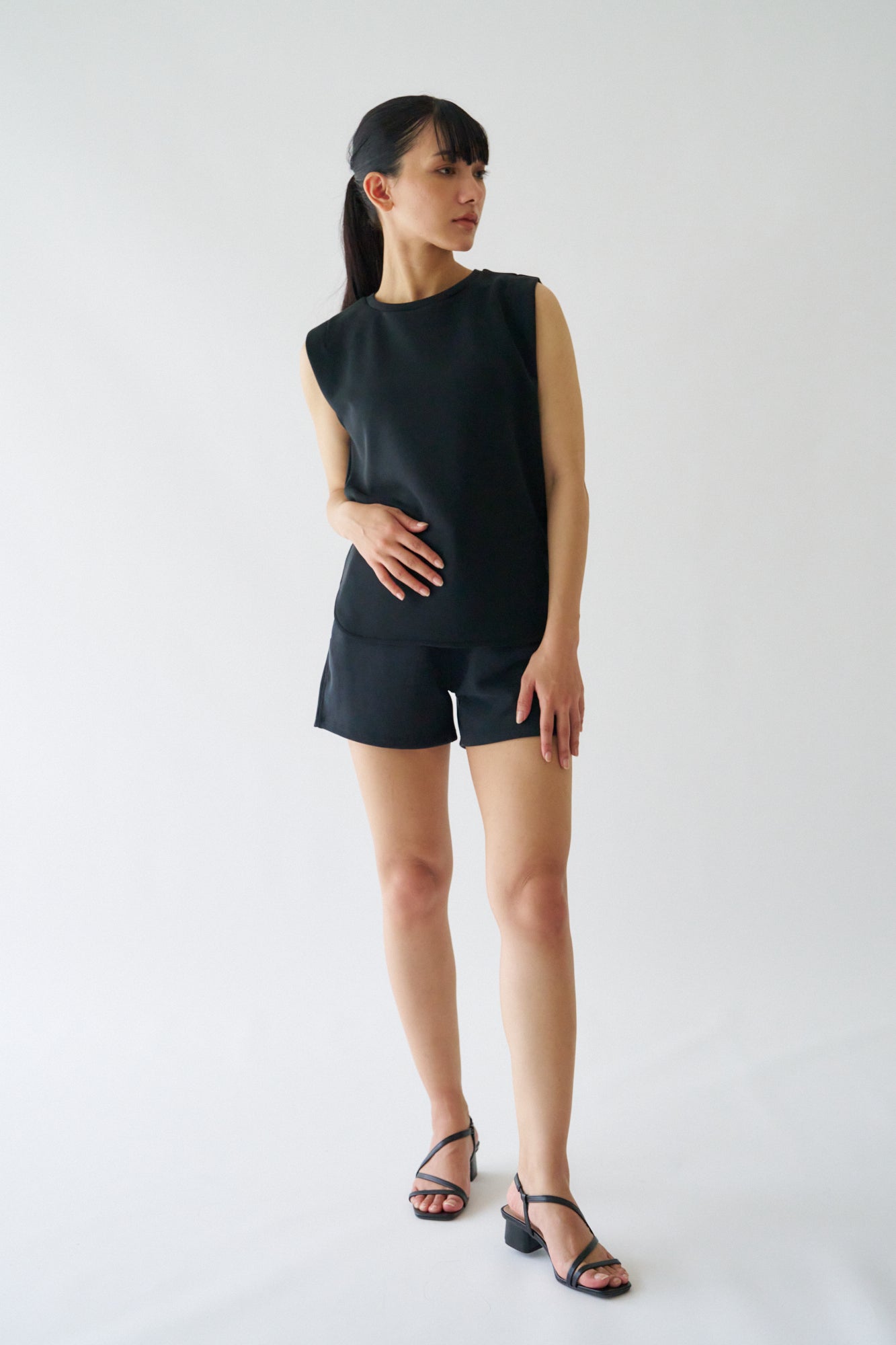 ZEN SEAMLESS タックノースリーブシャツ
