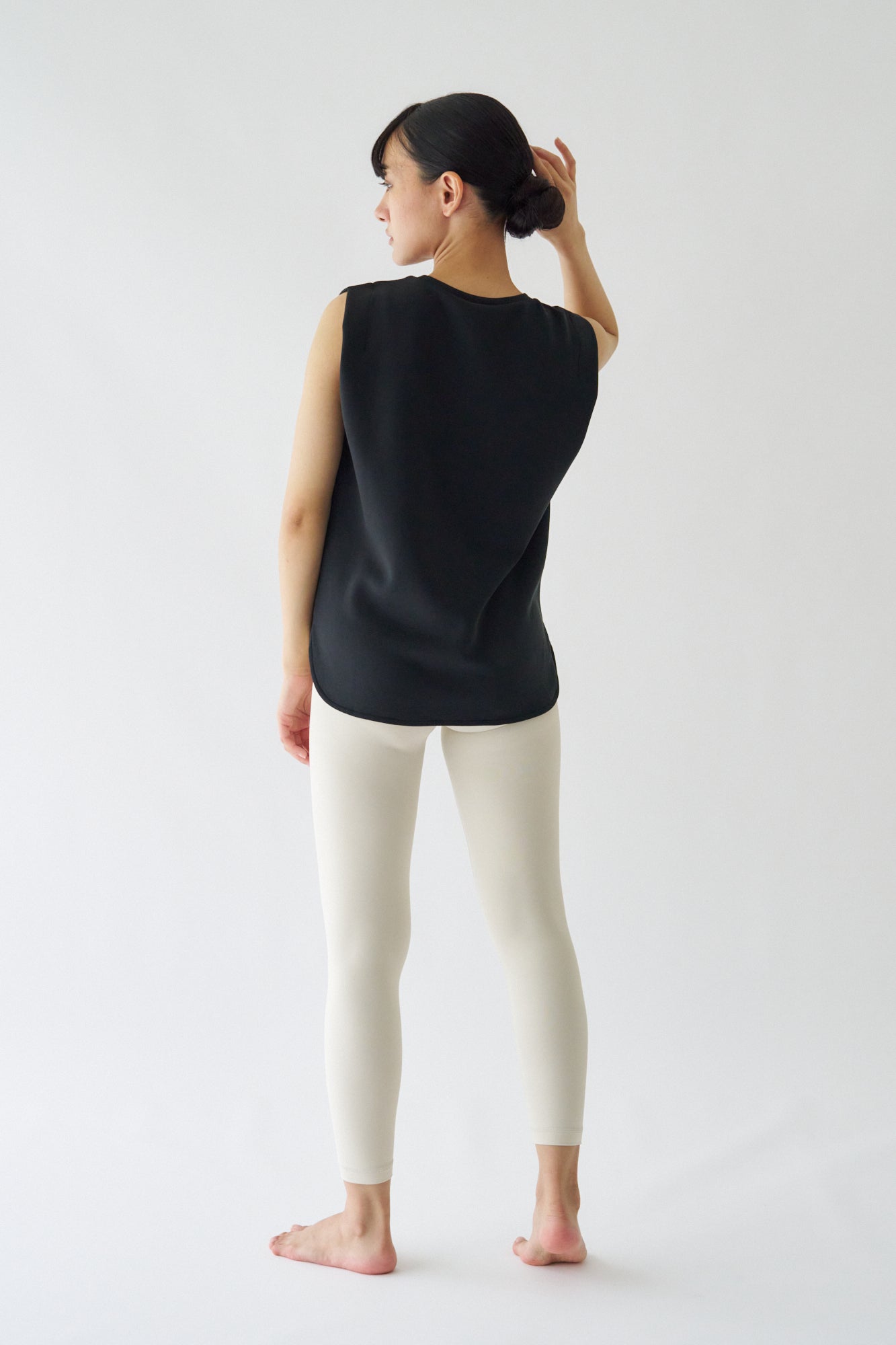ZEN SEAMLESS タックノースリーブシャツ