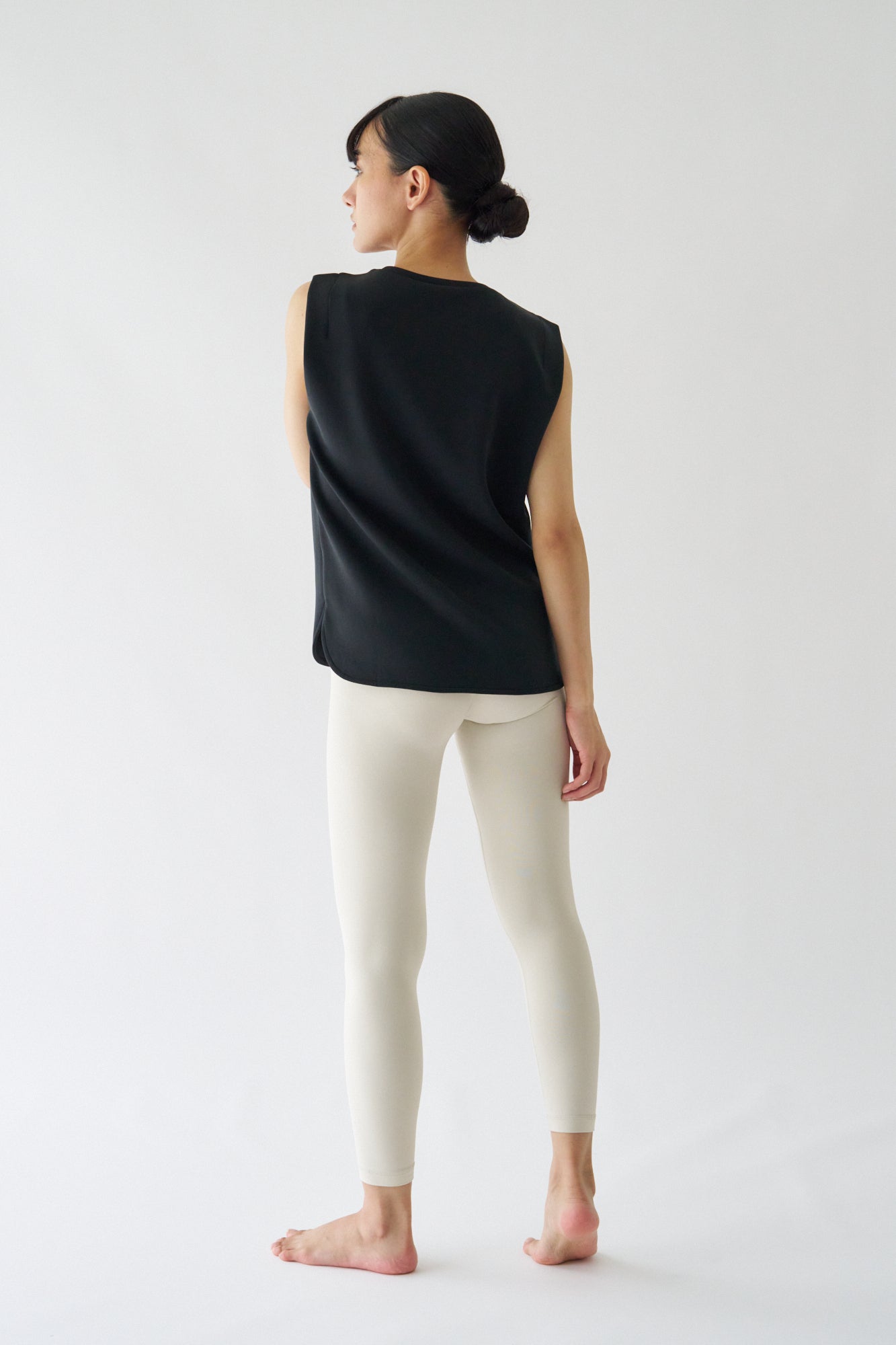 ZEN SEAMLESS タックノースリーブシャツ