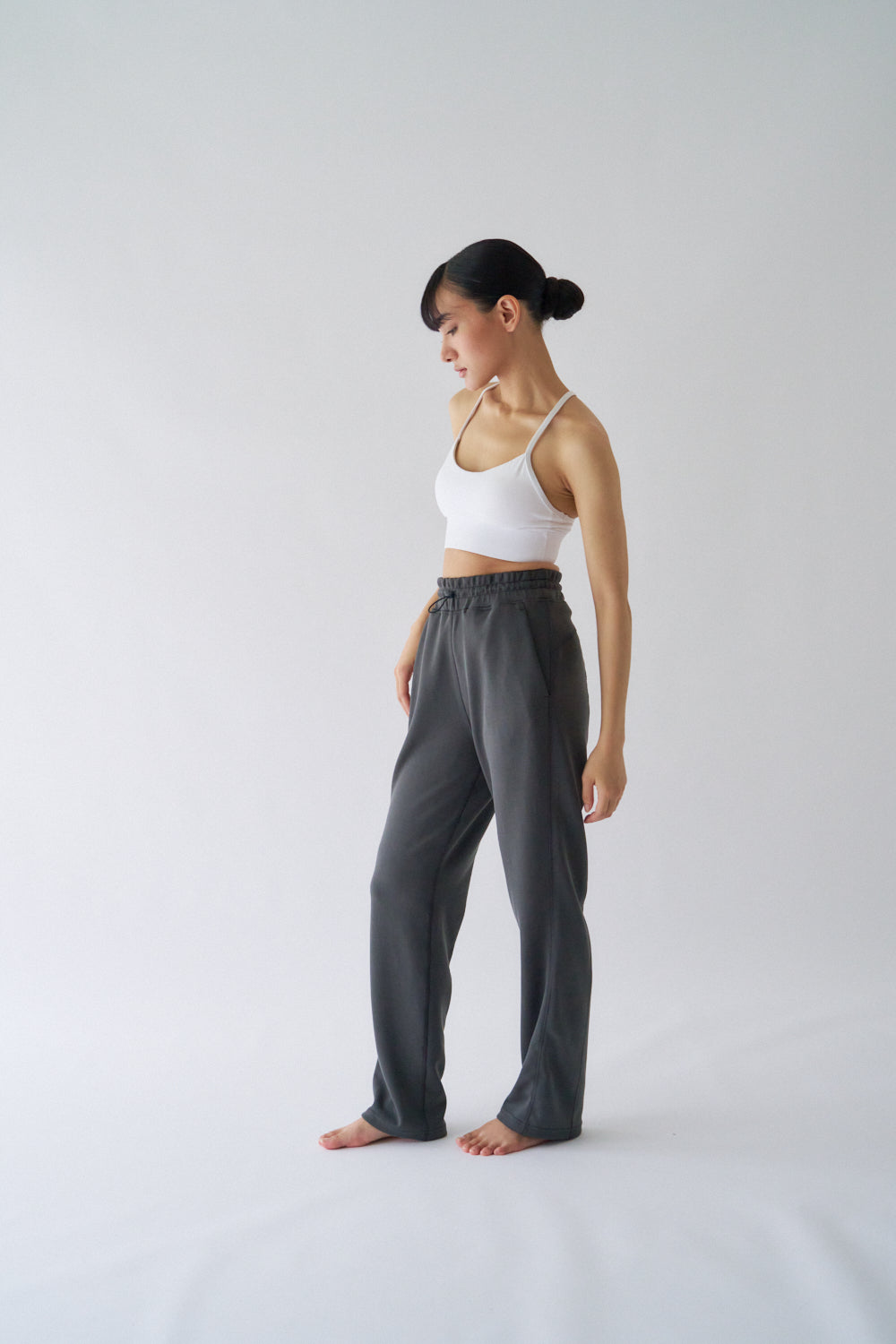 ZEN SEAMLESS スタンダードストレートパンツ