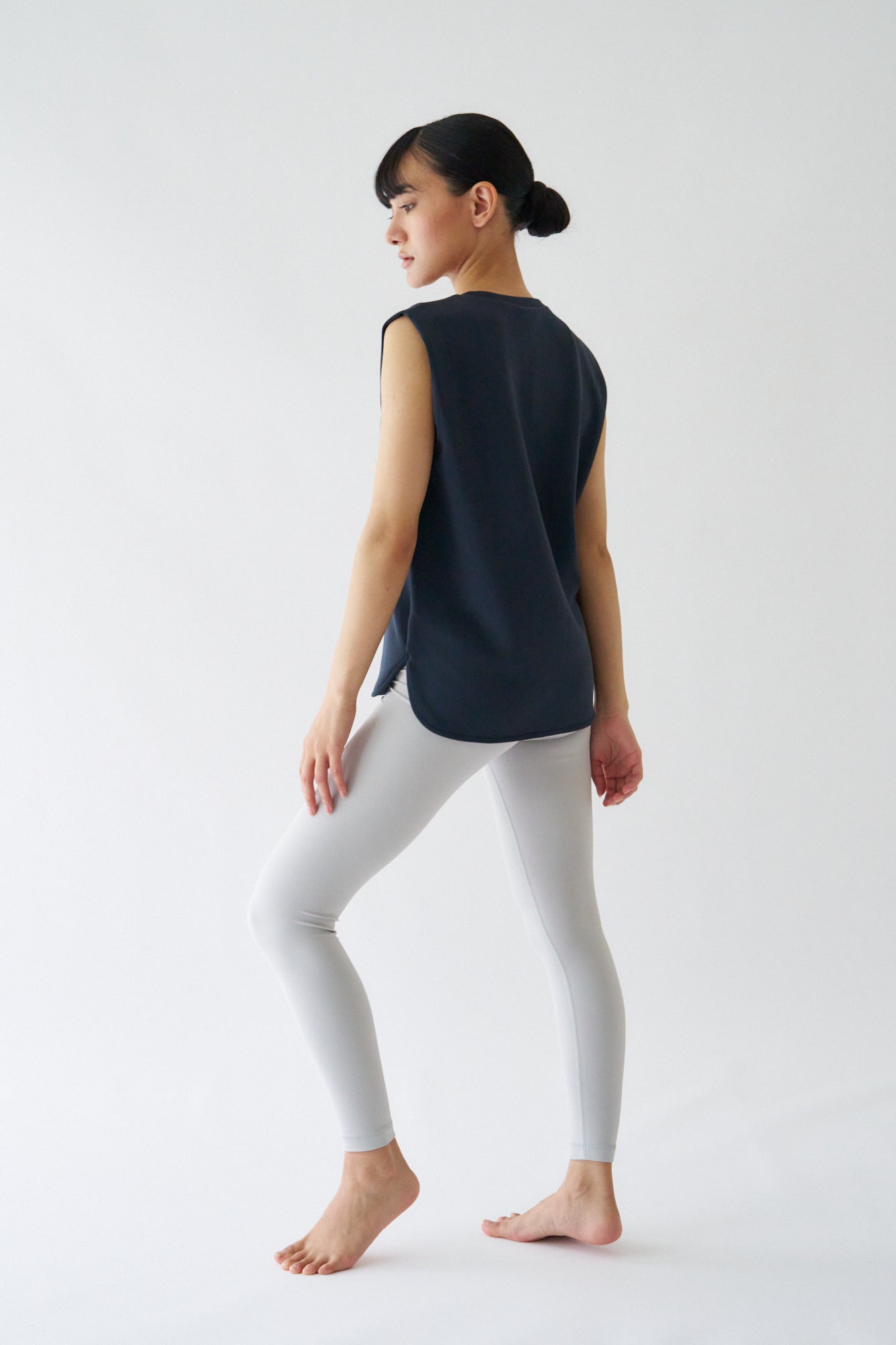 ZEN SEAMLESS タックノースリーブシャツ