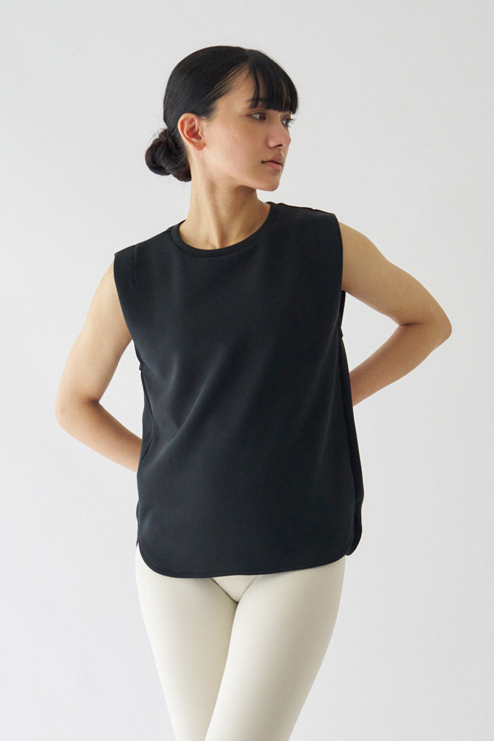ZEN SEAMLESS タックノースリーブシャツ