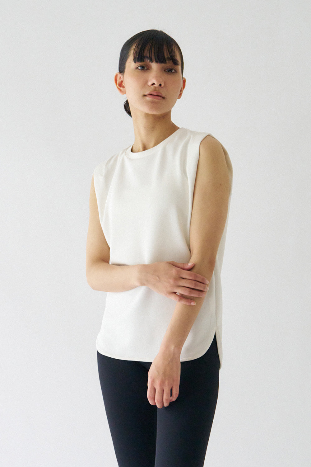 ZEN SEAMLESS タックノースリーブシャツ