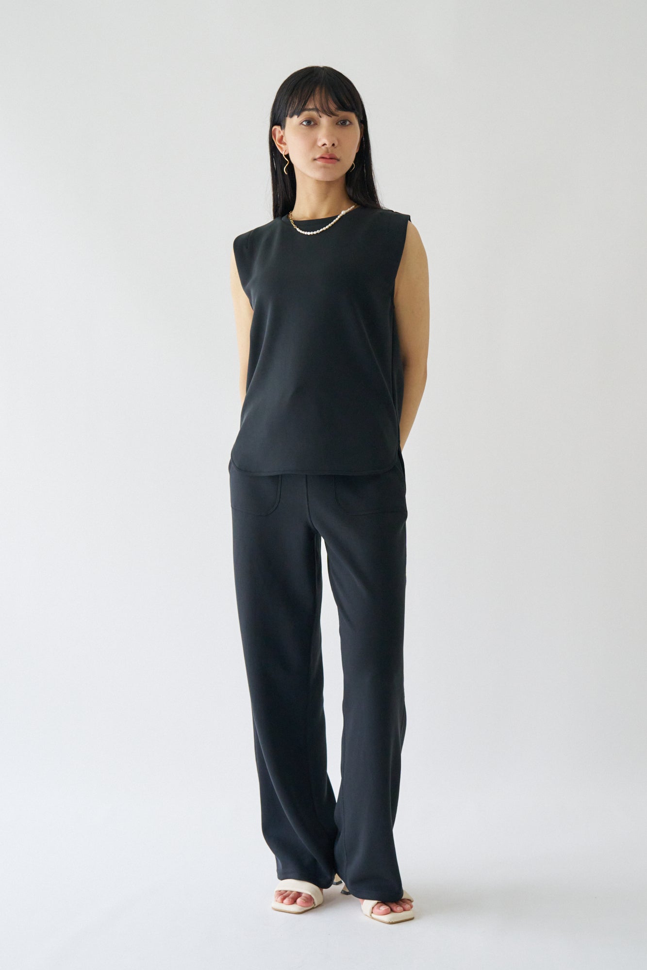 ZEN SEAMLESS タックノースリーブシャツ