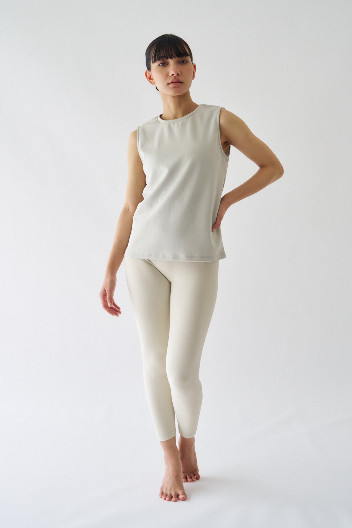ZEN SEAMLESS スタンダートノースリーブシャツ