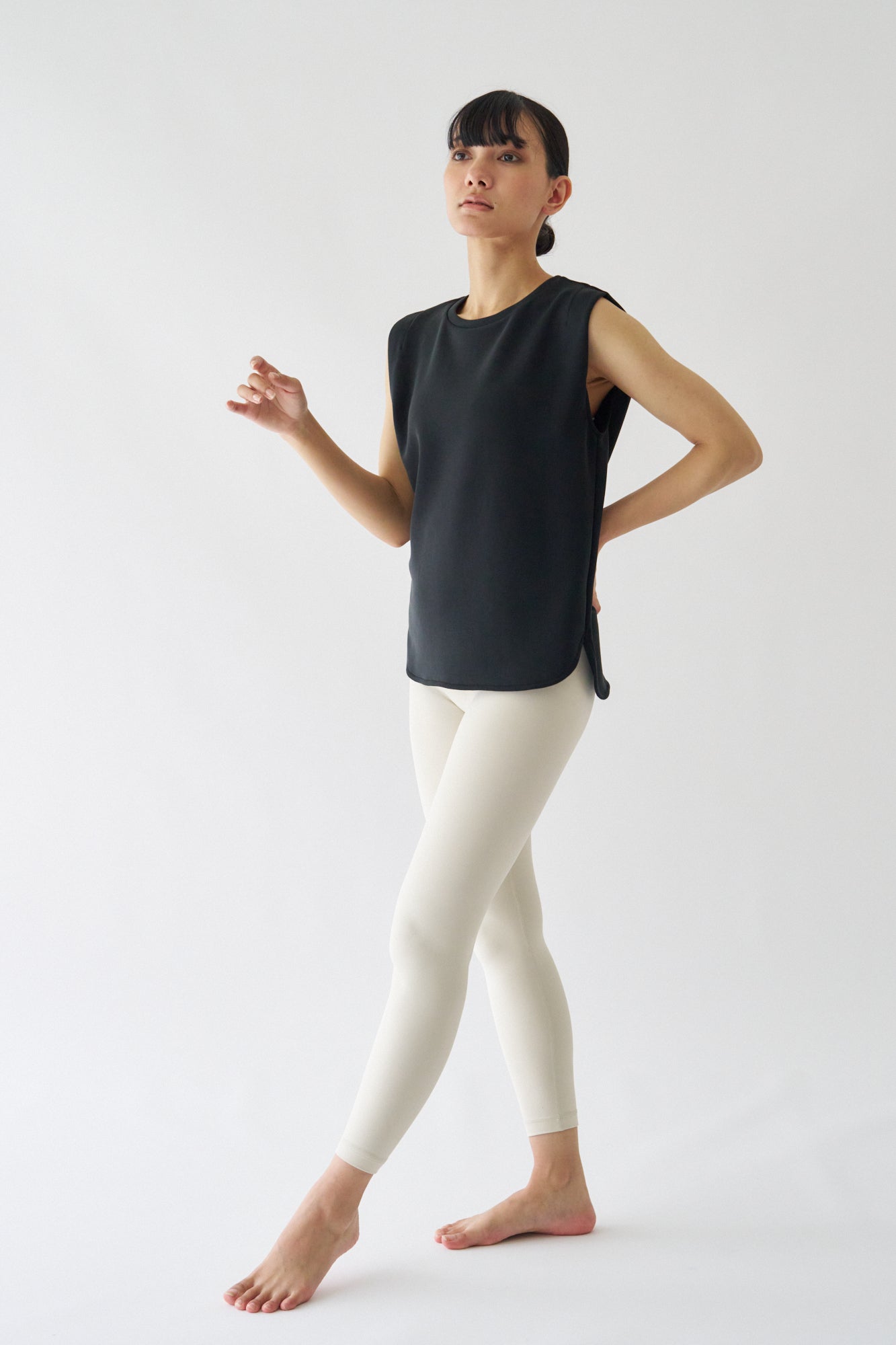 ZEN SEAMLESS タックノースリーブシャツ