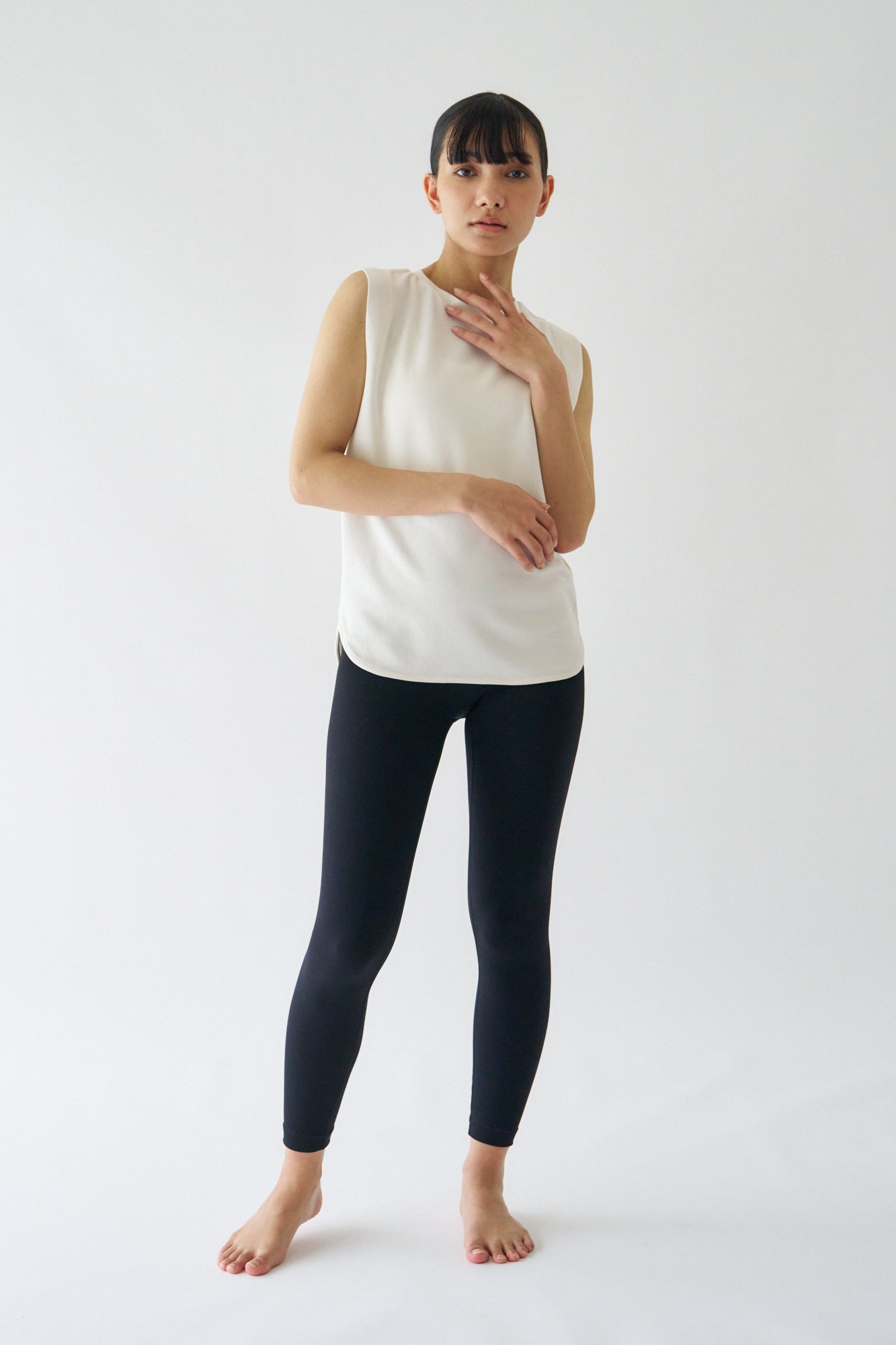 ZEN SEAMLESS タックノースリーブシャツ