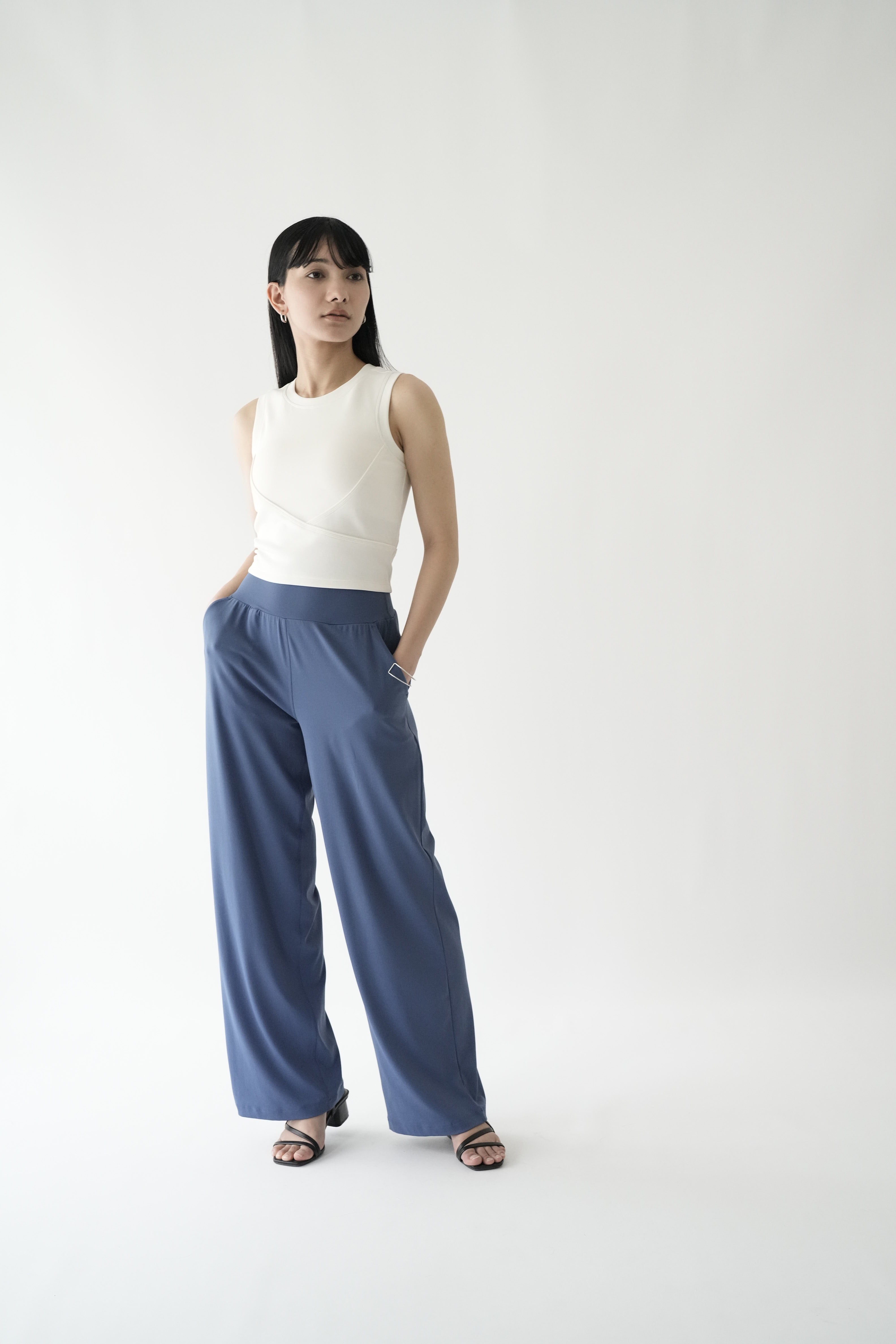 ZEN SEAMLESS クロスラインブラトップ
