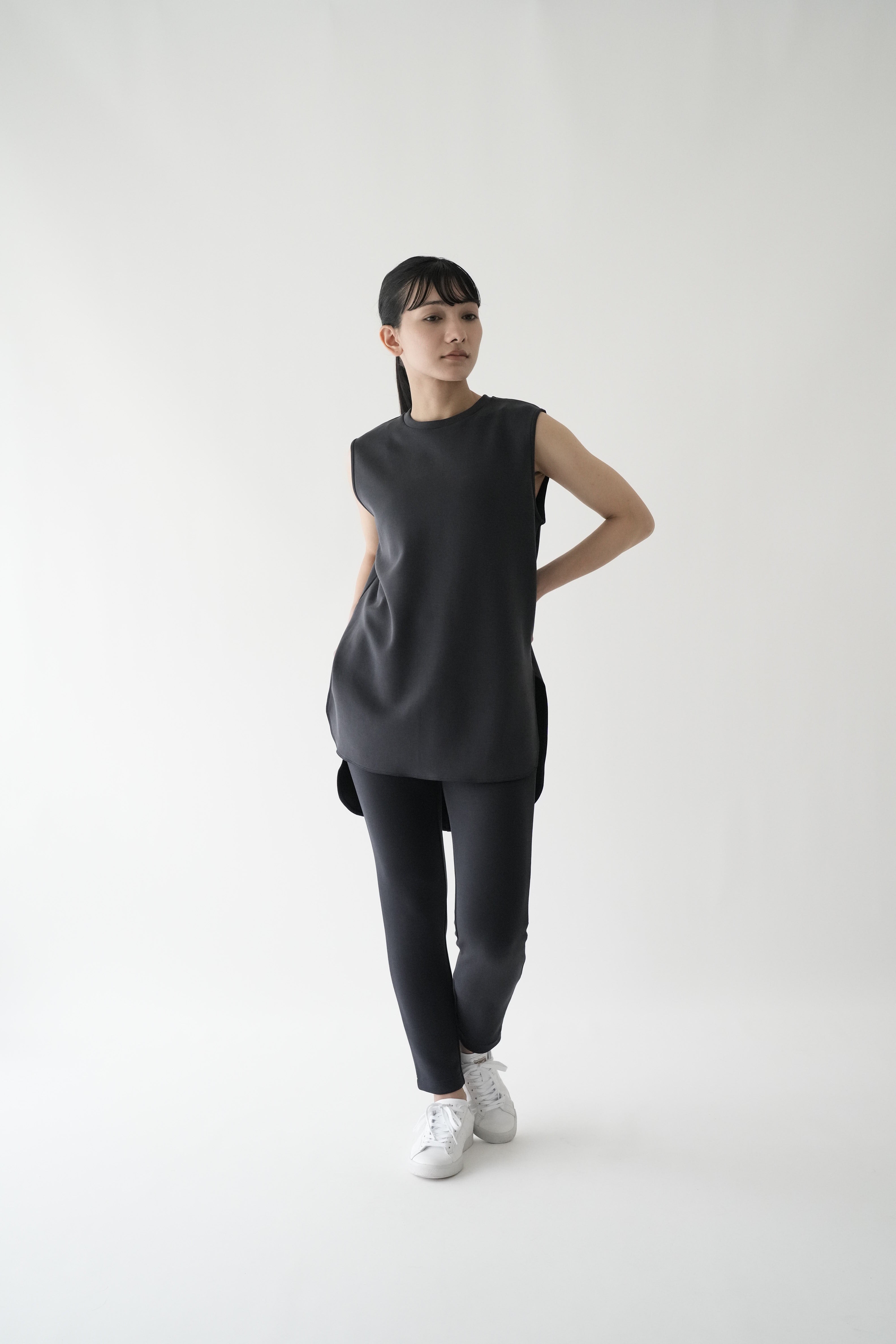 ZEN SEAMLESS カーブカットロングノースリーブシャツ
