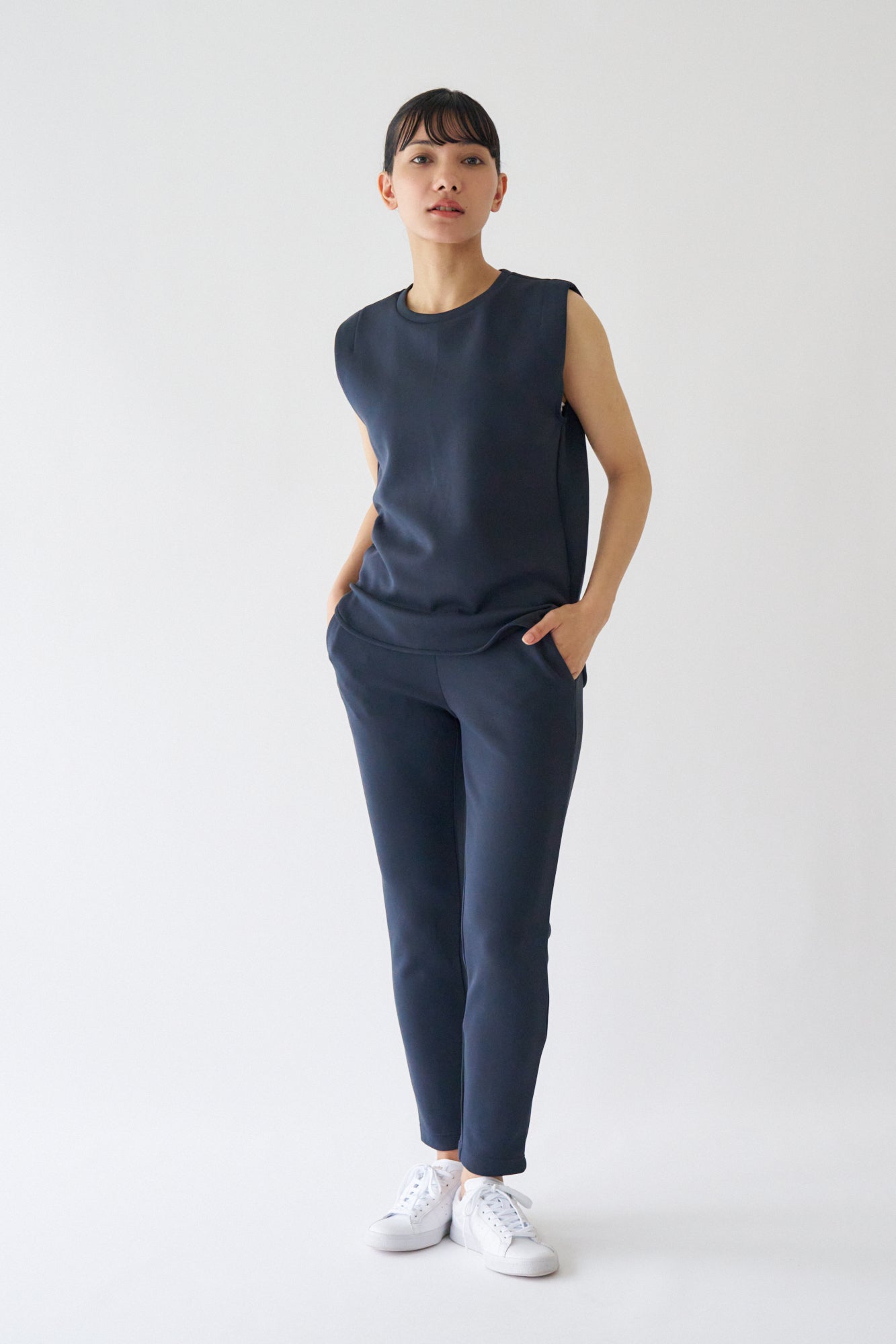 ZEN SEAMLESS タックノースリーブシャツ