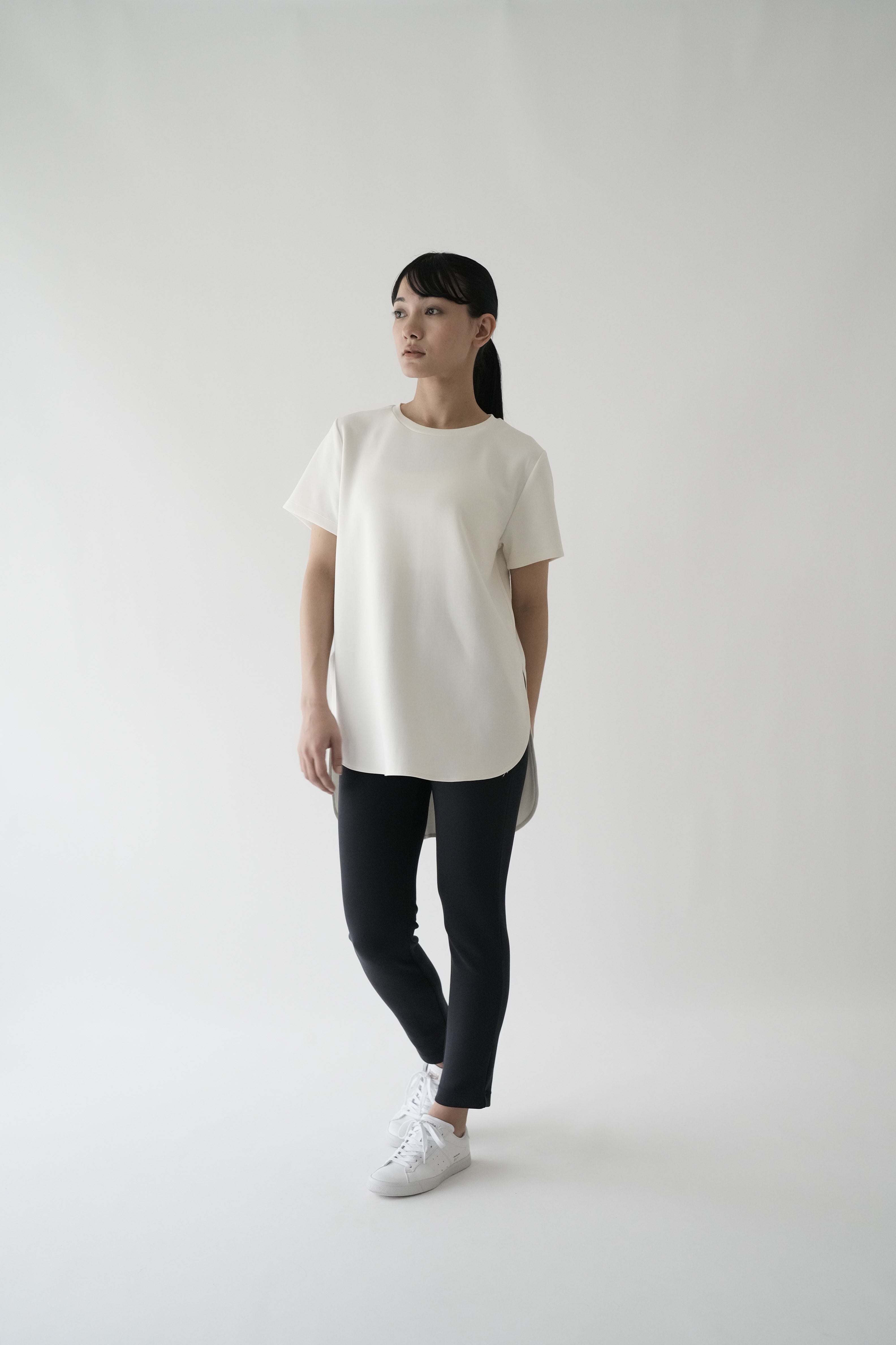 ZEN SEAMLESS カーブカットロングTシャツ