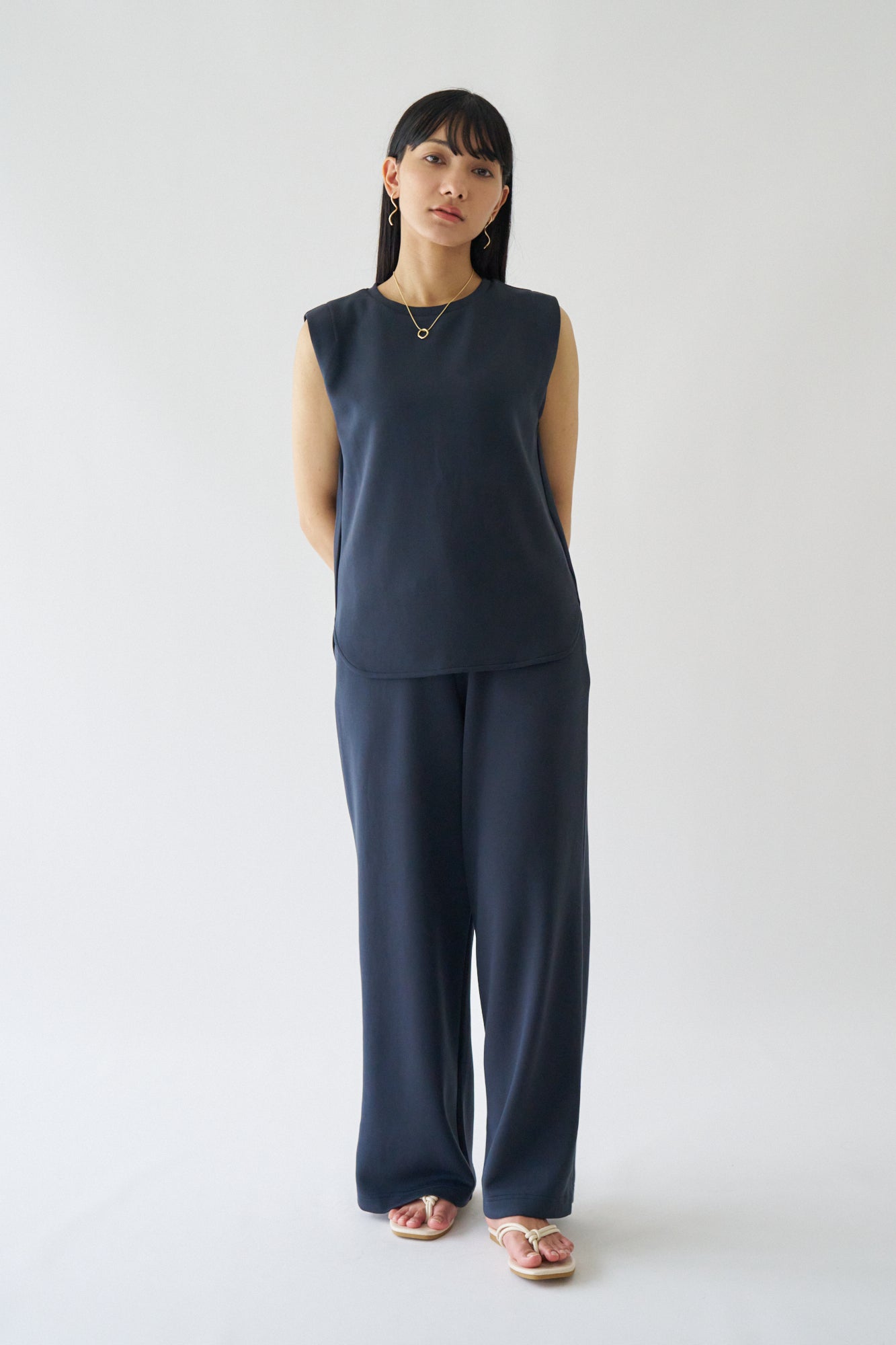 ZEN SEAMLESS タックノースリーブシャツ