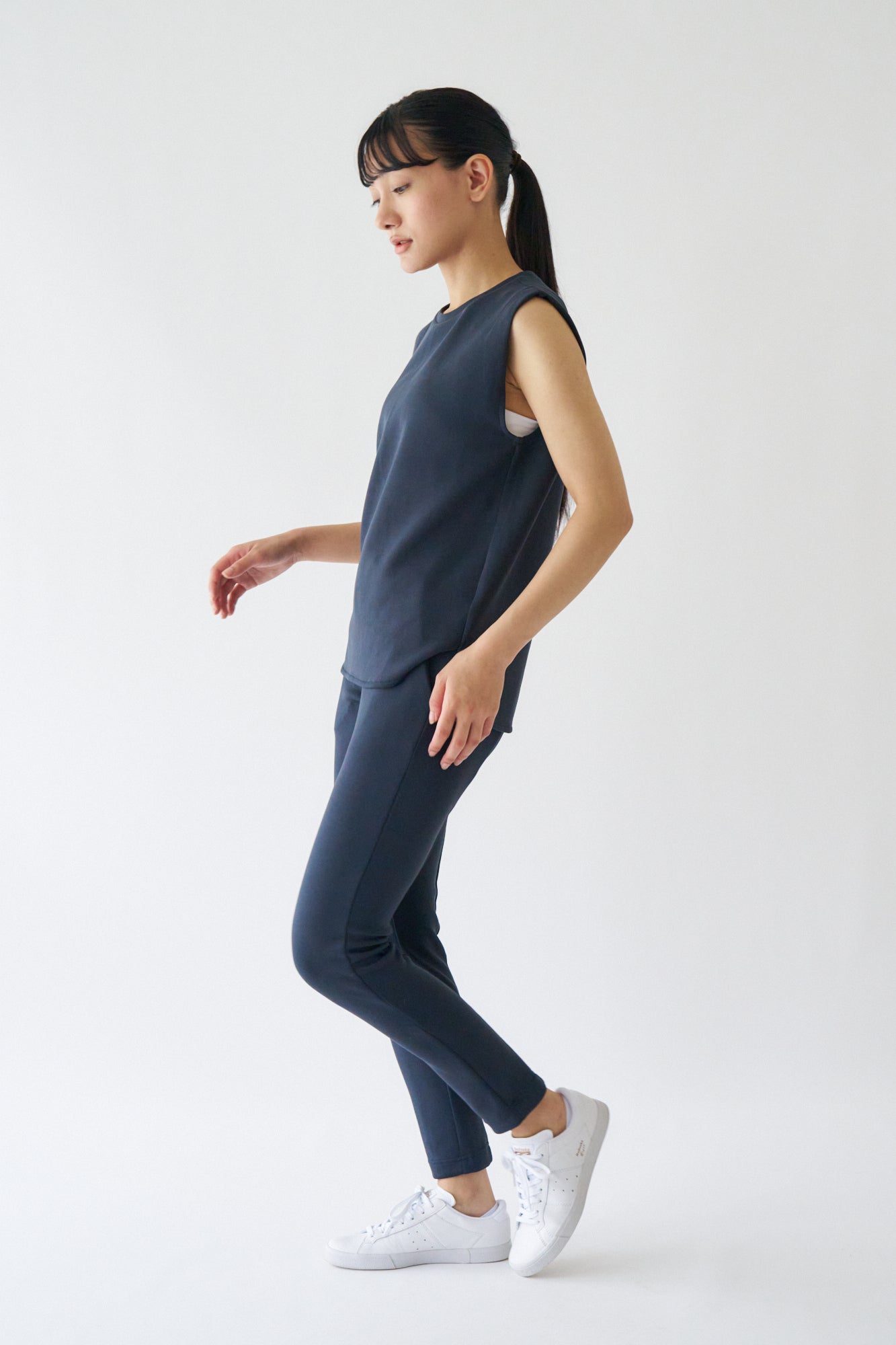 ZEN SEAMLESS タックノースリーブシャツ