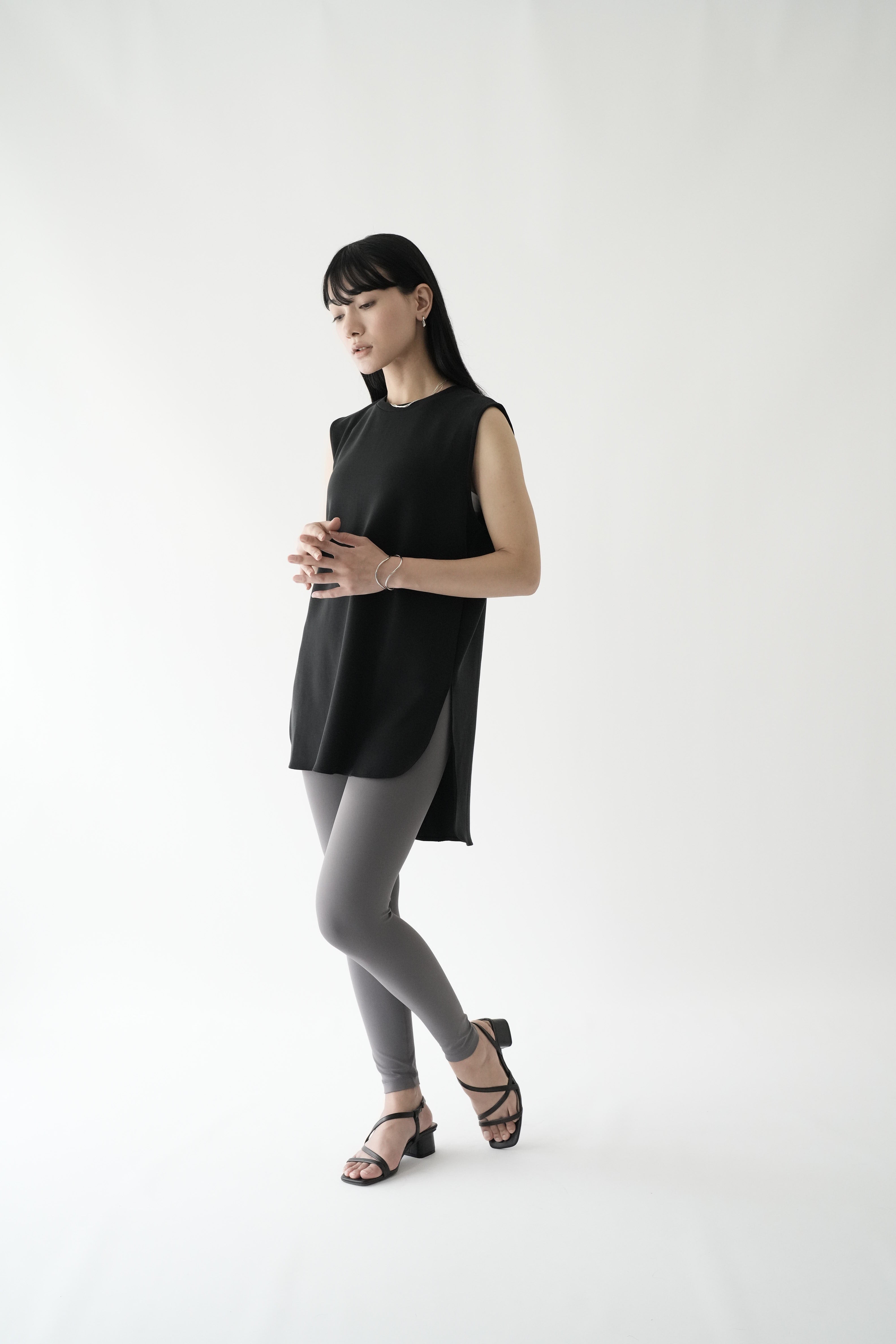 ZEN SEAMLESS カーブカットロングノースリーブシャツ