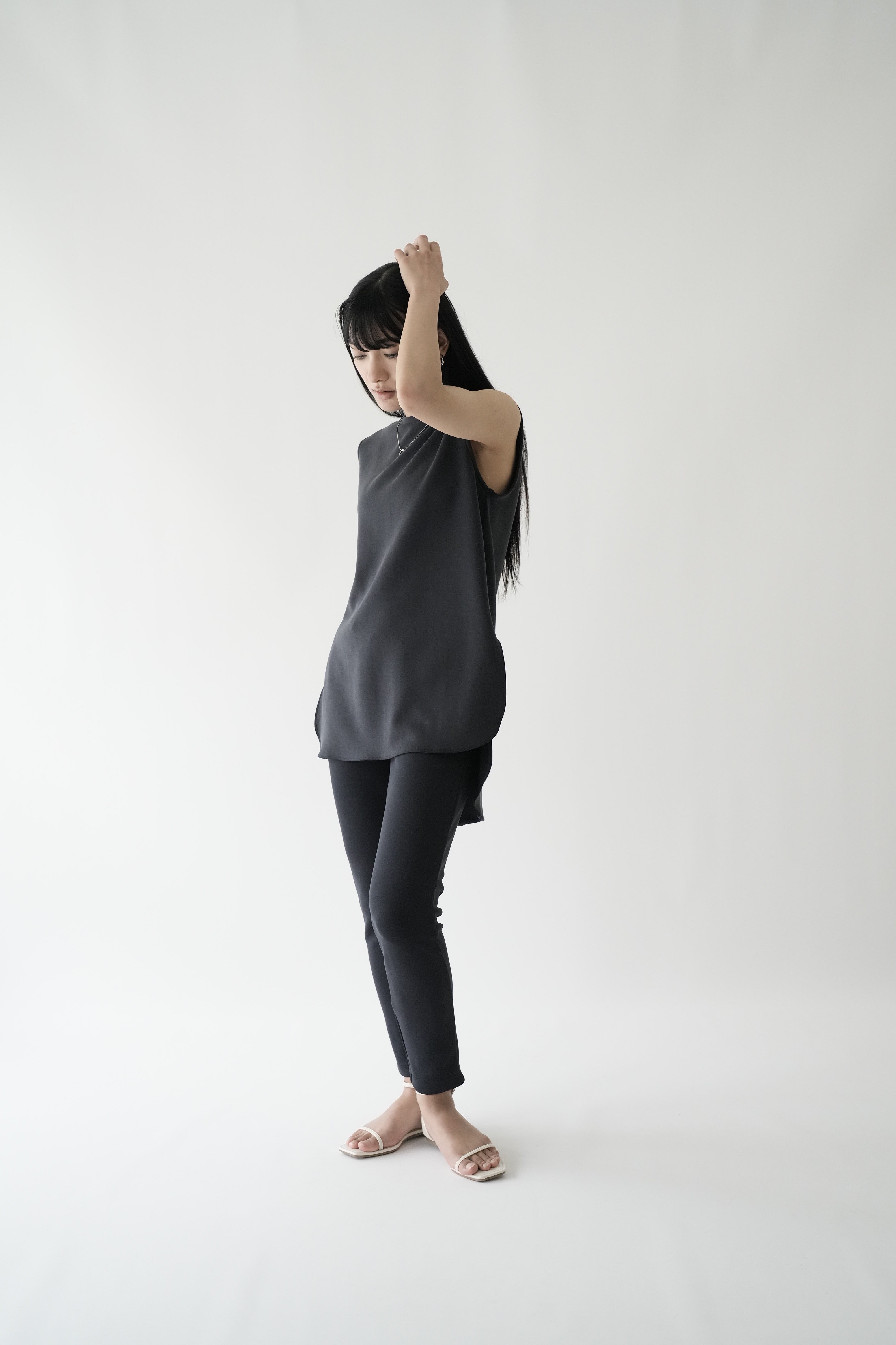 ZEN SEAMLESS カーブカットロングノースリーブシャツ