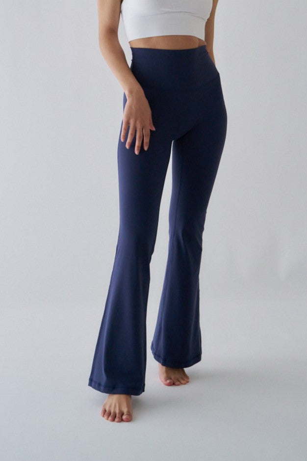 ZEN ESSENTIAL シグニチャー レギンスフレアパンツ