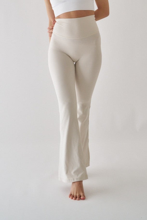 ZEN ESSENTIAL シグニチャー レギンスフレアパンツ