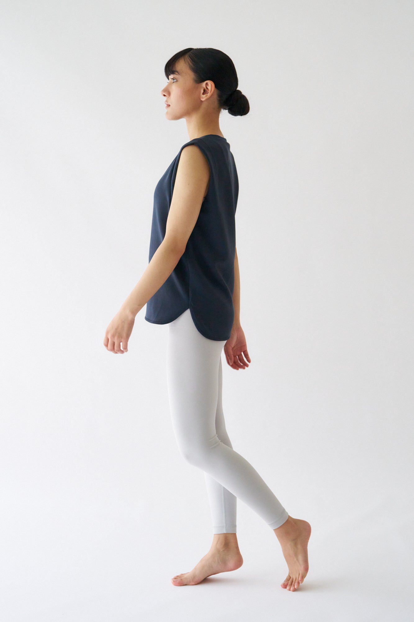 ZEN SEAMLESS タックノースリーブシャツ