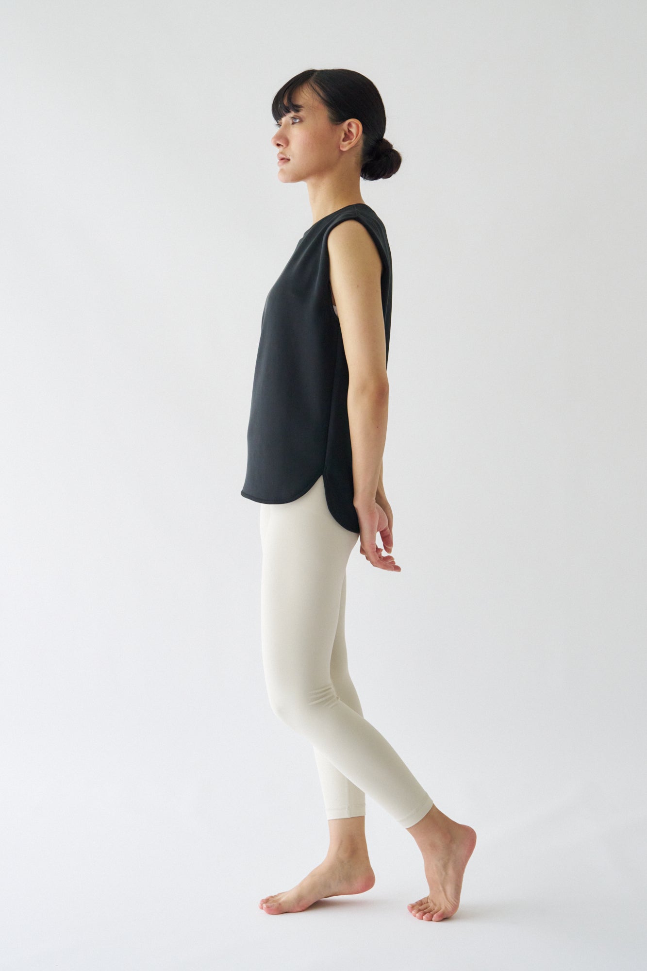 ZEN SEAMLESS タックノースリーブシャツ