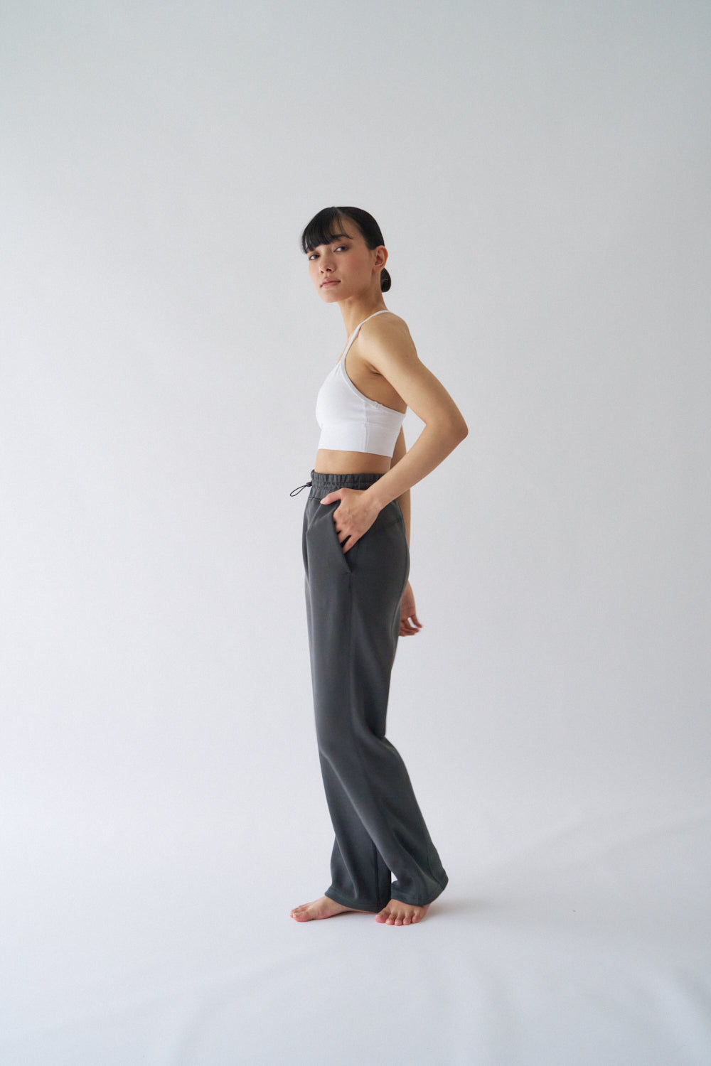 ZEN SEAMLESS スタンダードストレートパンツ