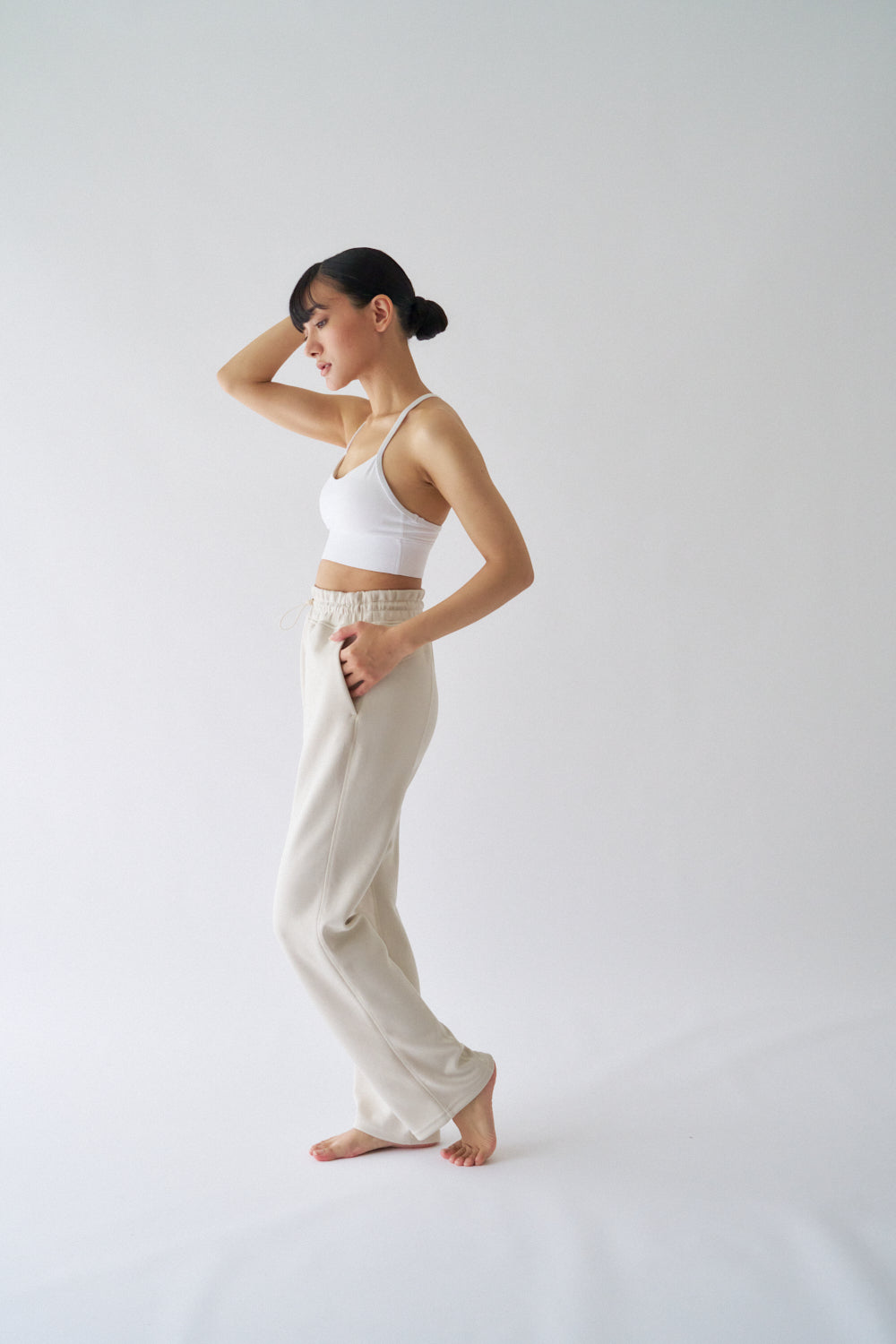 ZEN SEAMLESS スタンダードストレートパンツ