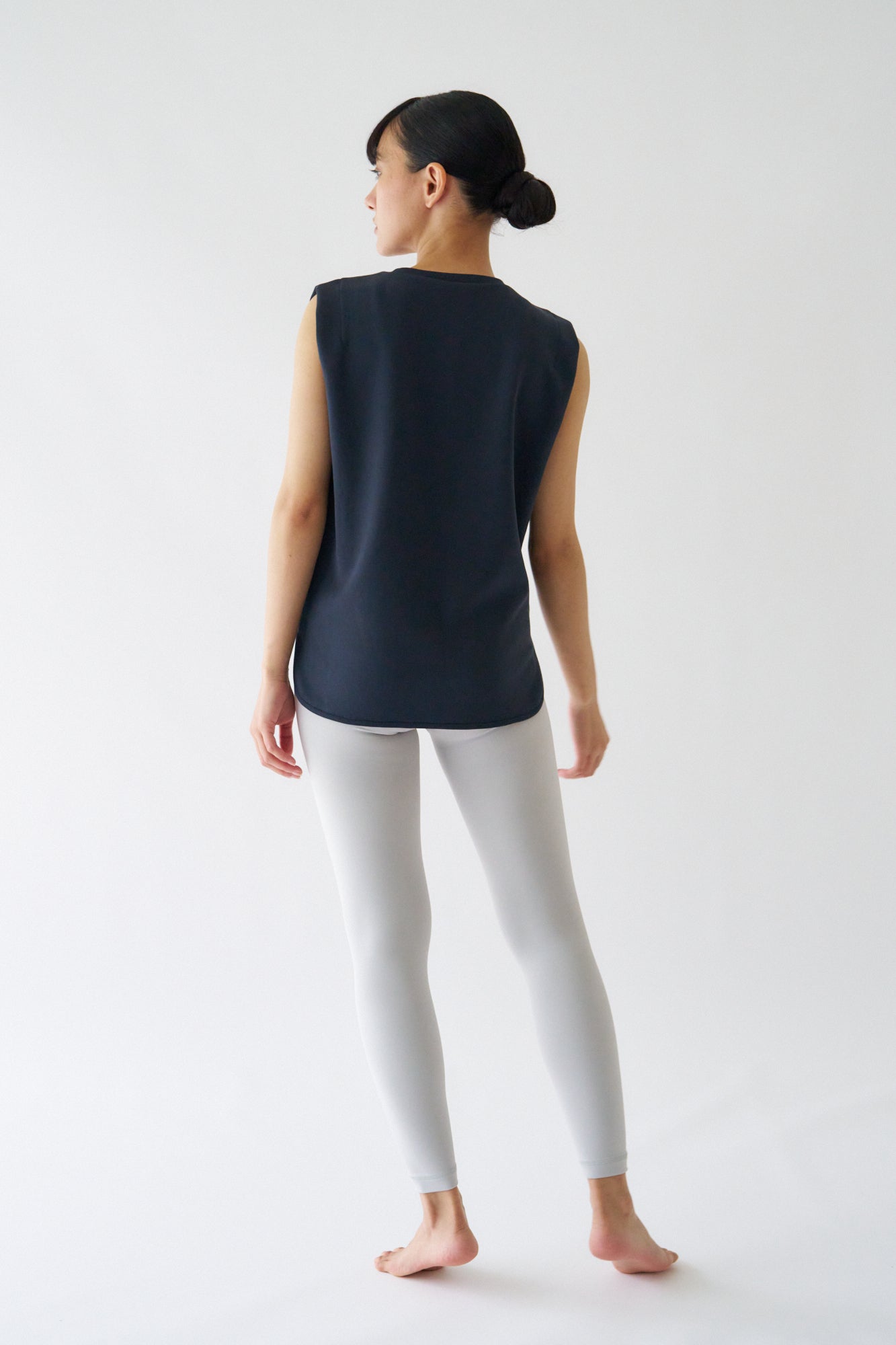 ZEN SEAMLESS タックノースリーブシャツ