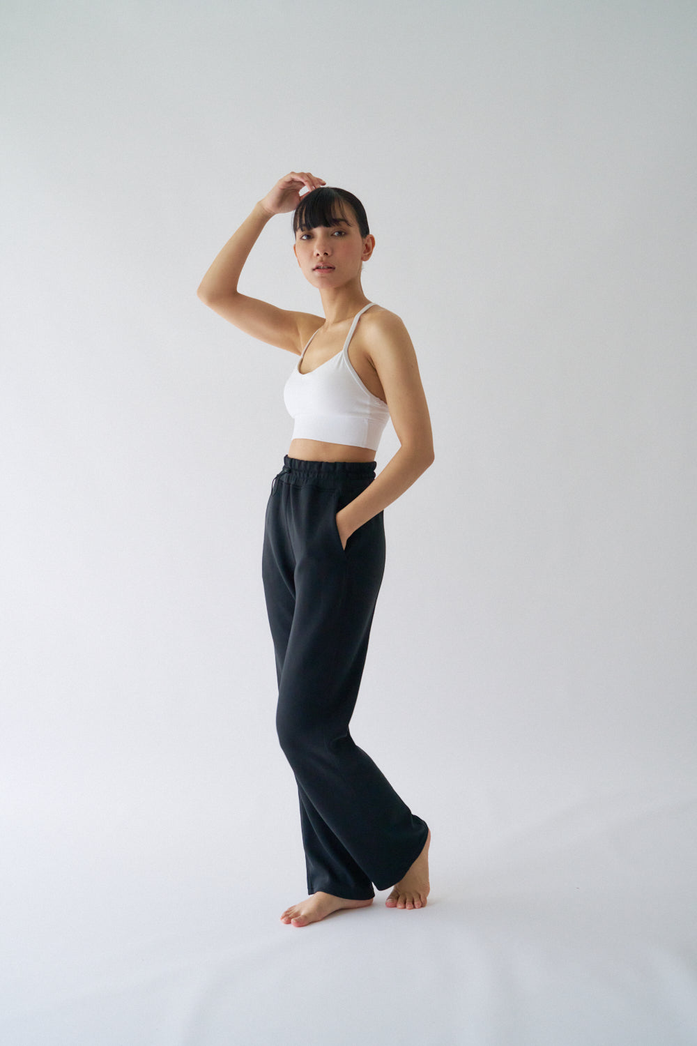 ZEN SEAMLESS スタンダードストレートパンツ