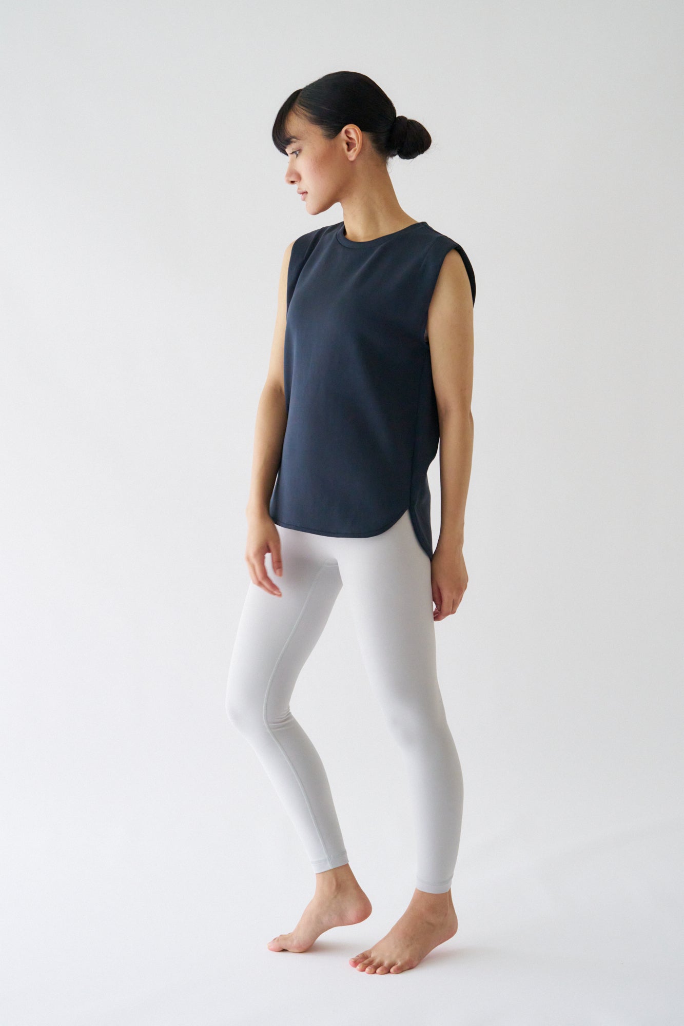 ZEN SEAMLESS タックノースリーブシャツ