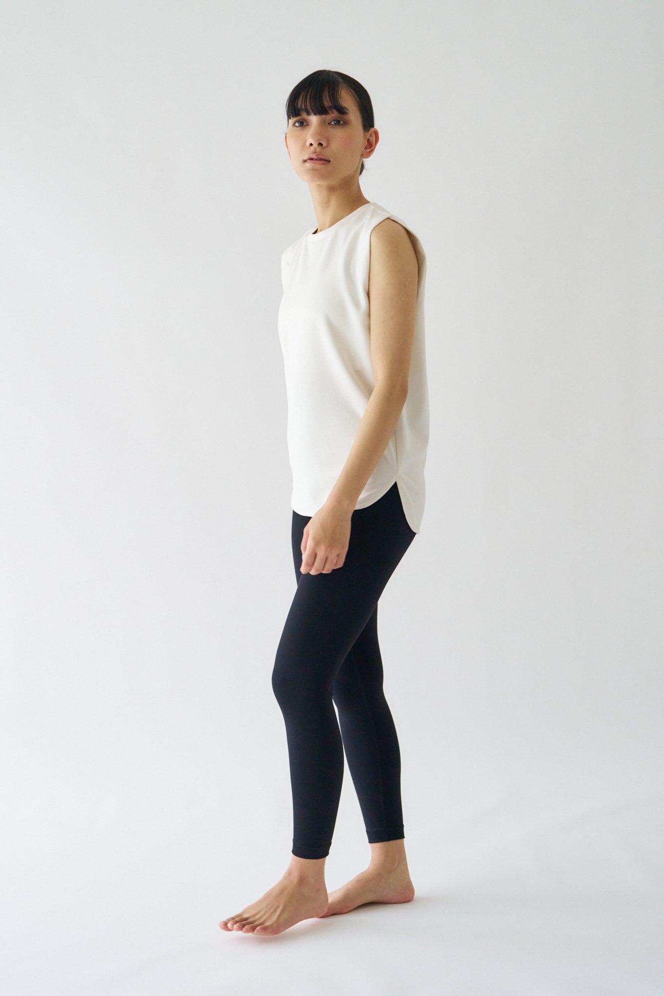 ZEN SEAMLESS タックノースリーブシャツ