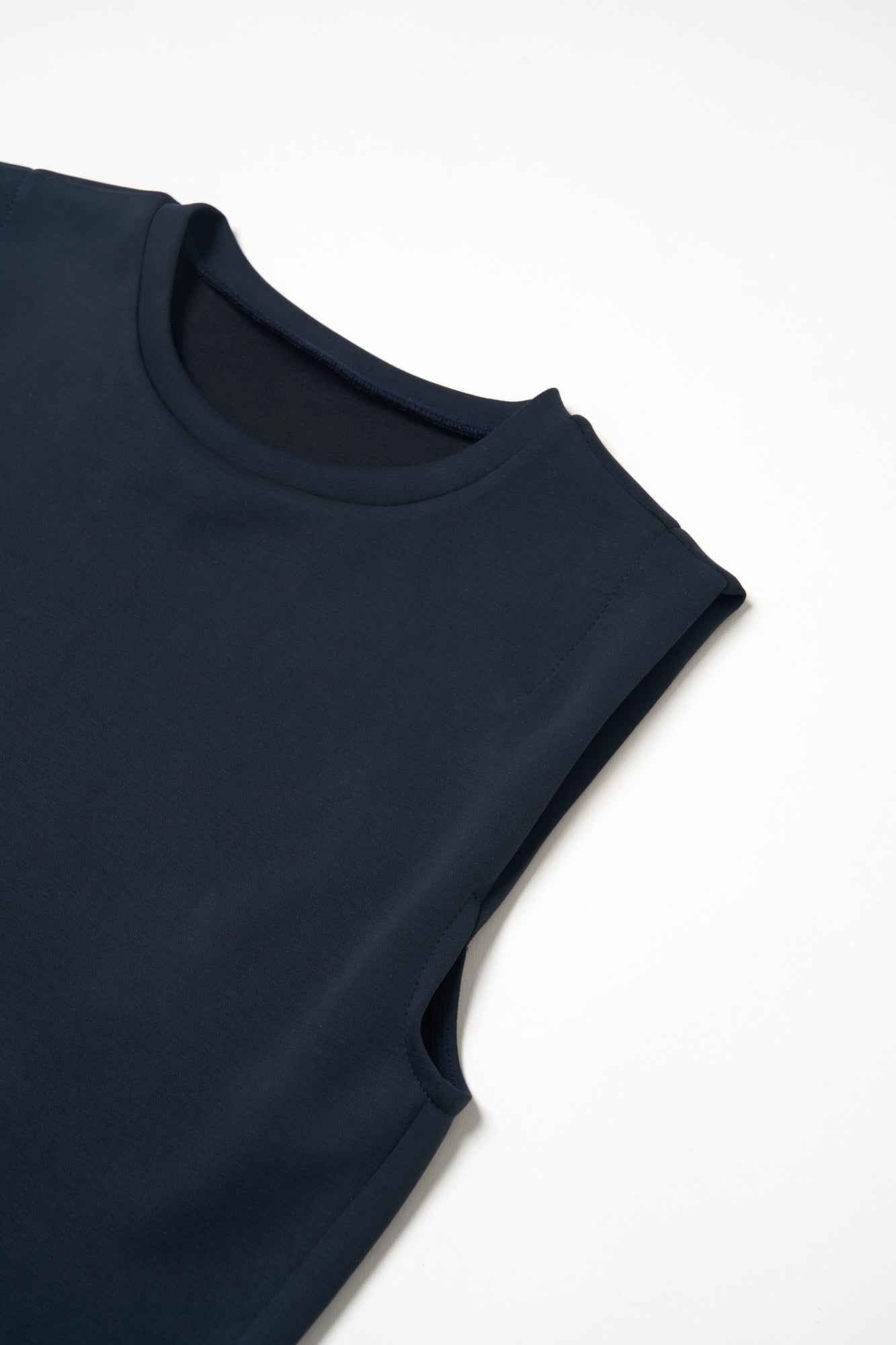 ZEN SEAMLESS タックノースリーブシャツ
